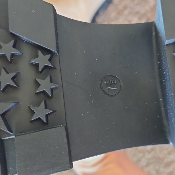 Tan boots, brand new, never been worn. - Picture 3 of 4